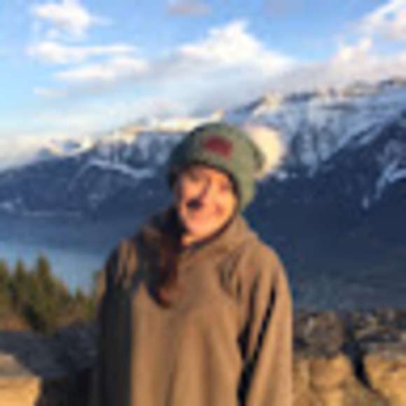 Meet your Posher, Maura - Picture 1 of 1